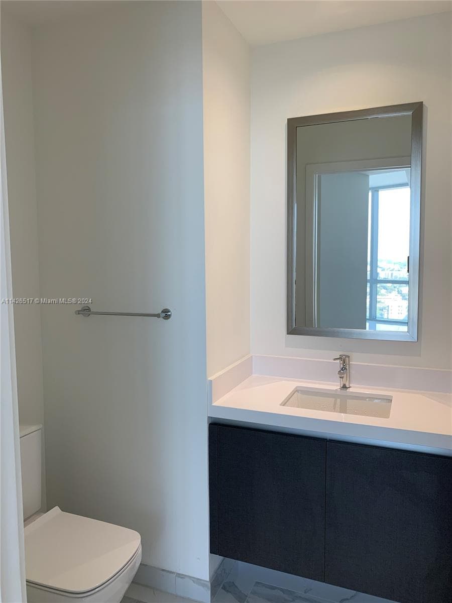 851 NE 1st Ave # 2702, Miami FL 33132 — 9