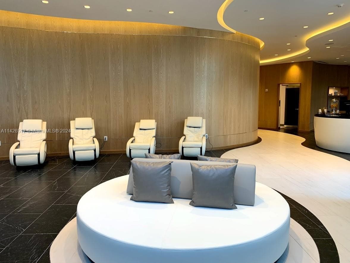 851 NE 1st Ave # 2702, Miami FL 33132 — 34