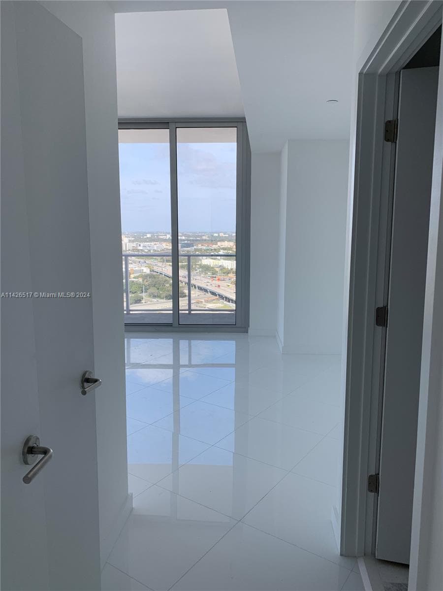851 NE 1st Ave # 2702, Miami FL 33132 — 10