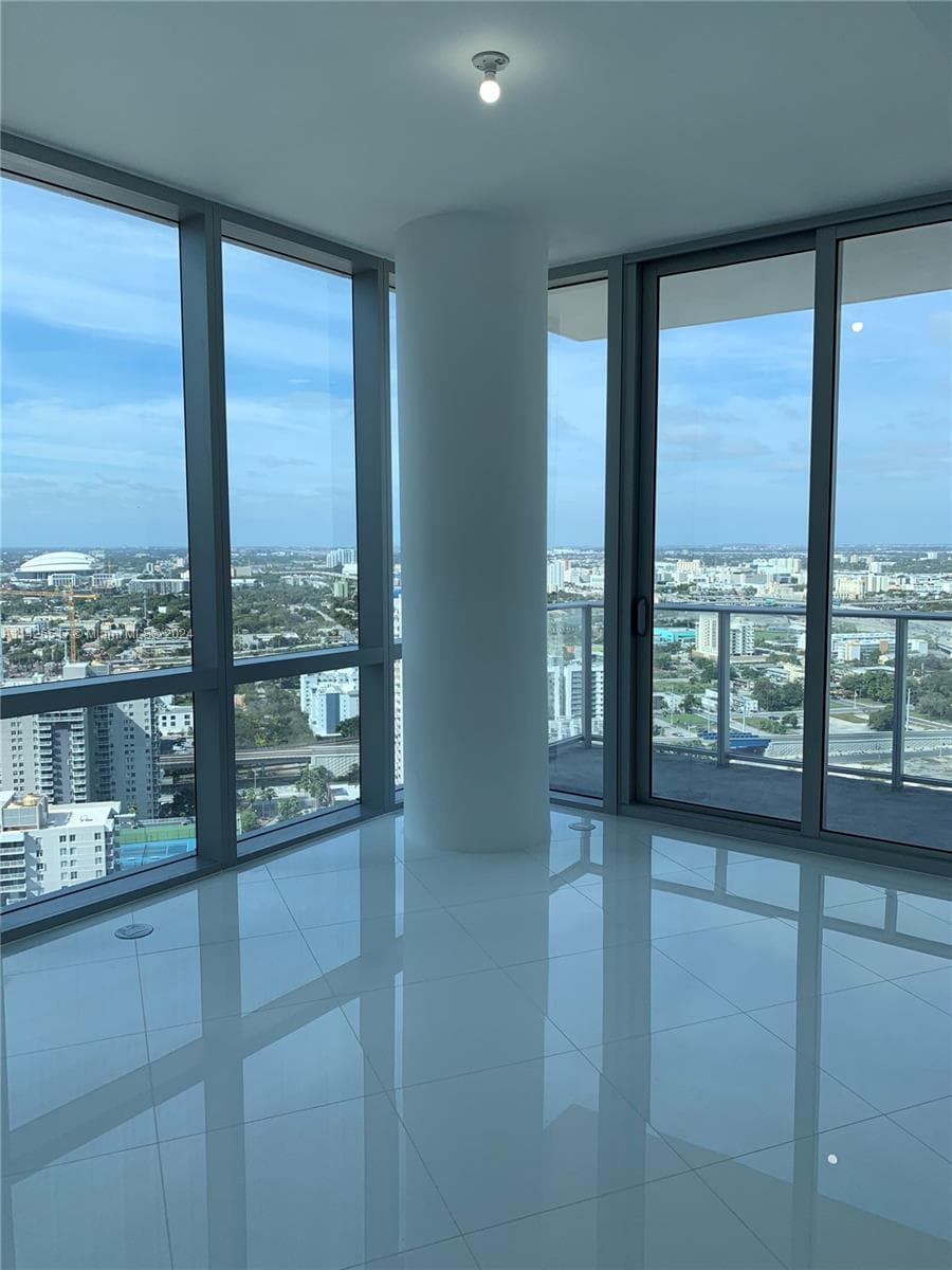851 NE 1st Ave # 2702, Miami FL 33132 — 11
