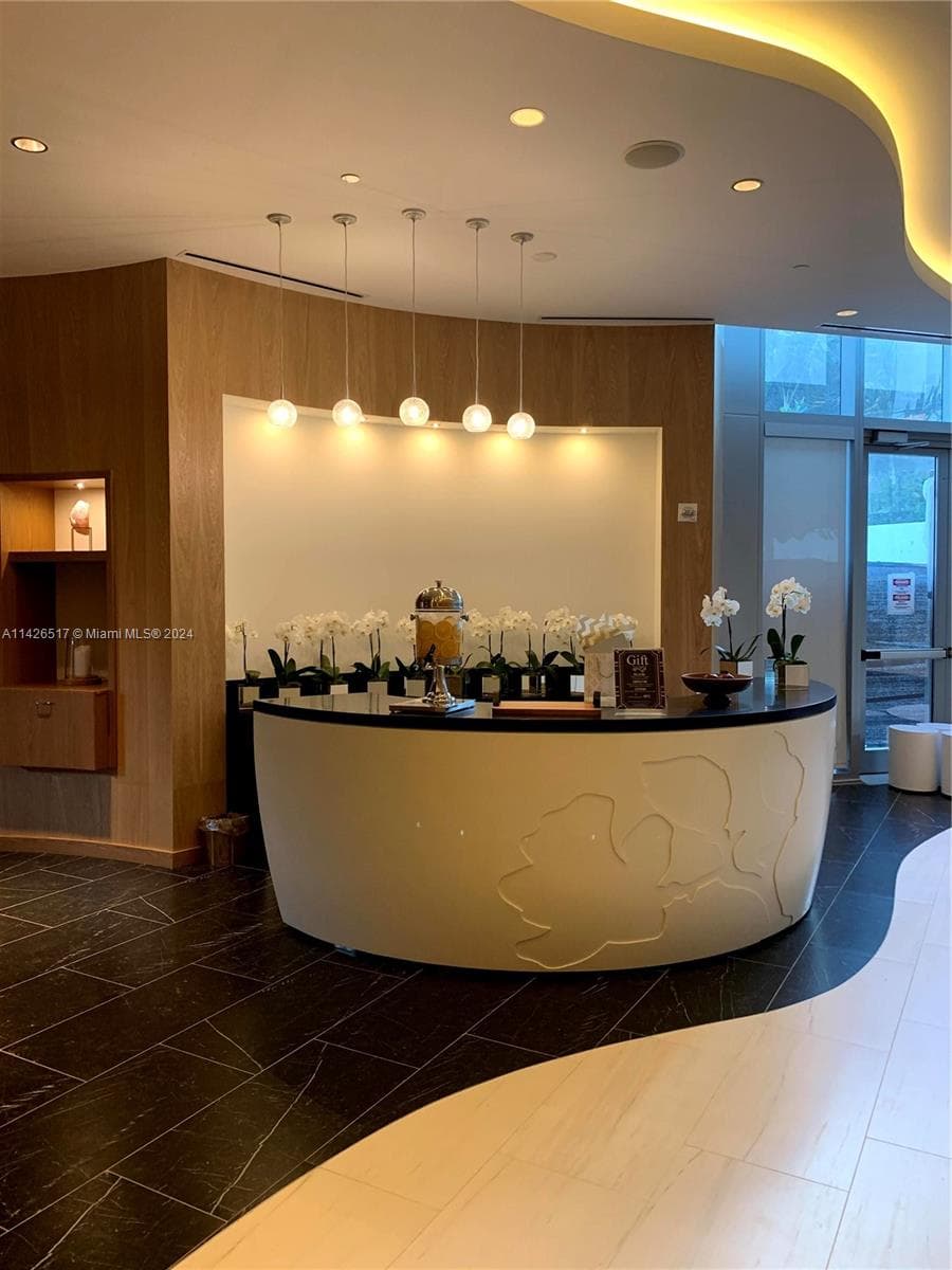 851 NE 1st Ave # 2702, Miami FL 33132 — 31