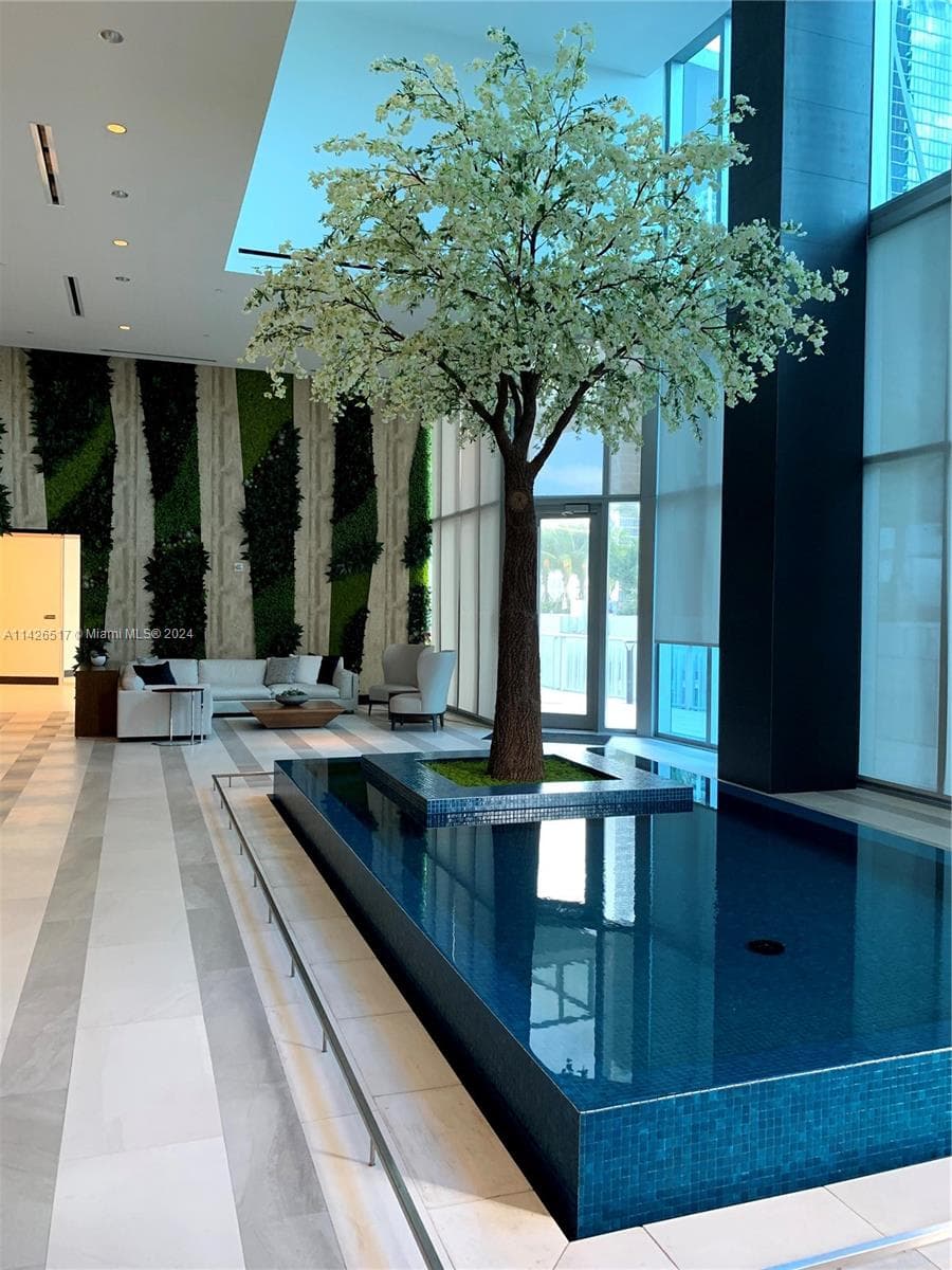 851 NE 1st Ave # 2702, Miami FL 33132 — 29
