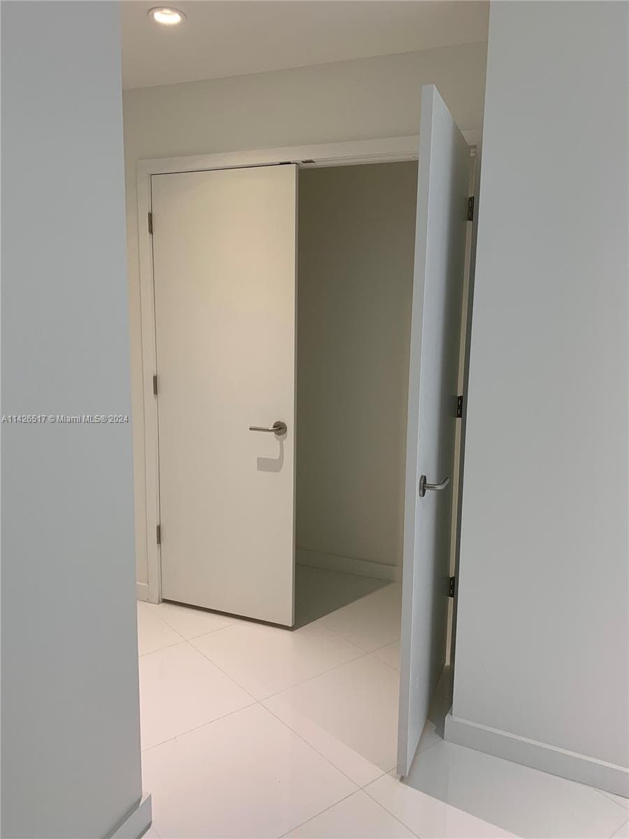 851 NE 1st Ave # 2702, Miami FL 33132 — 8