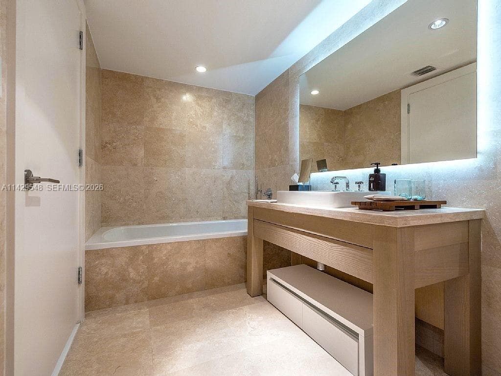 102 24th St # 1006, Miami Beach FL 33139 — 13