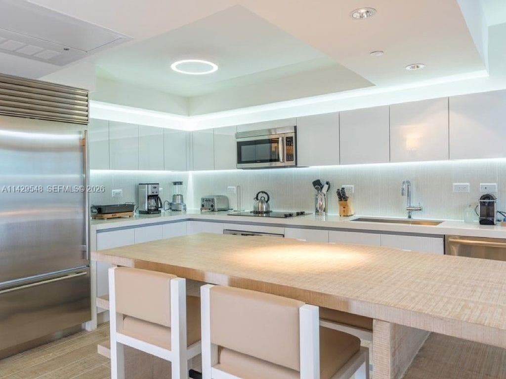 102 24th St # 1006, Miami Beach FL 33139 — 10