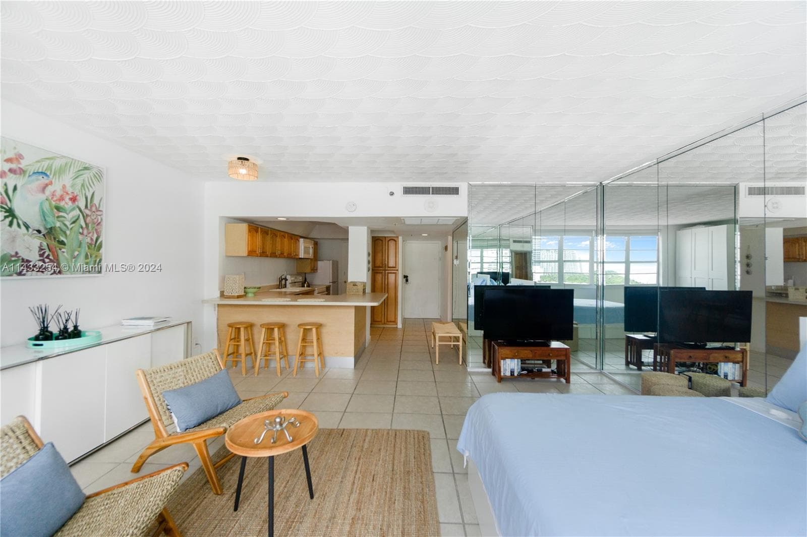 100 Lincoln Rd # 1039, Miami Beach FL 33139 — 6