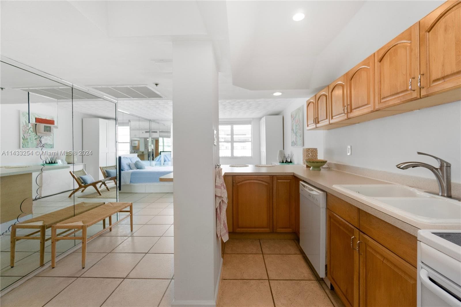 100 Lincoln Rd # 1039, Miami Beach FL 33139 — 13