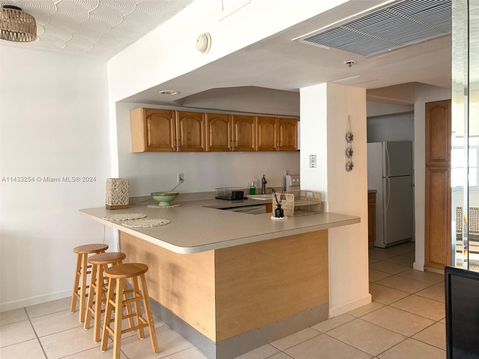 100 Lincoln Rd # 1039, Miami Beach FL 33139 — 9