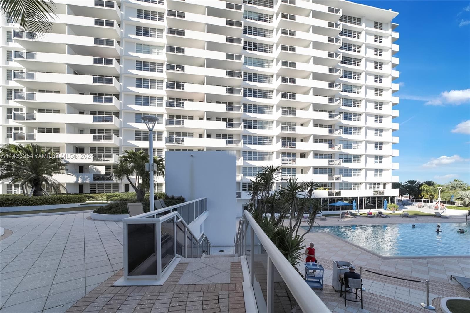 100 Lincoln Rd # 1039, Miami Beach FL 33139 — 24