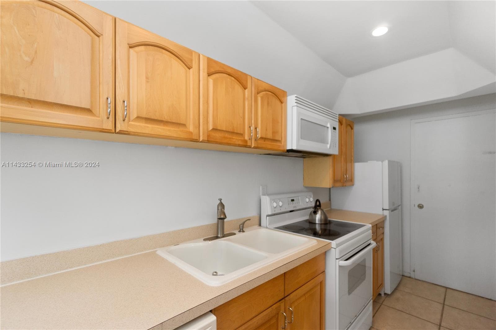 100 Lincoln Rd # 1039, Miami Beach FL 33139 — 14