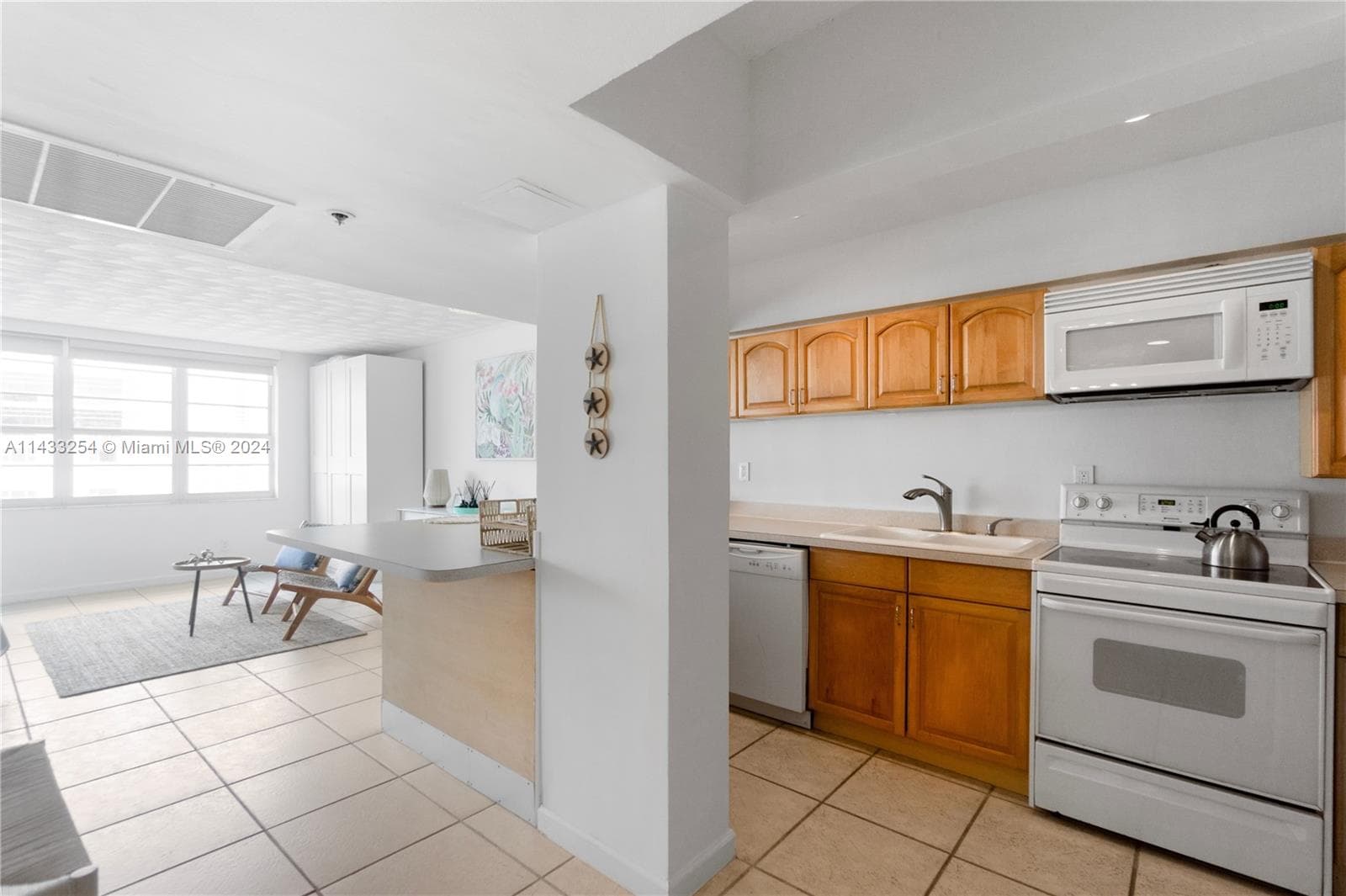 100 Lincoln Rd # 1039, Miami Beach FL 33139 — 15