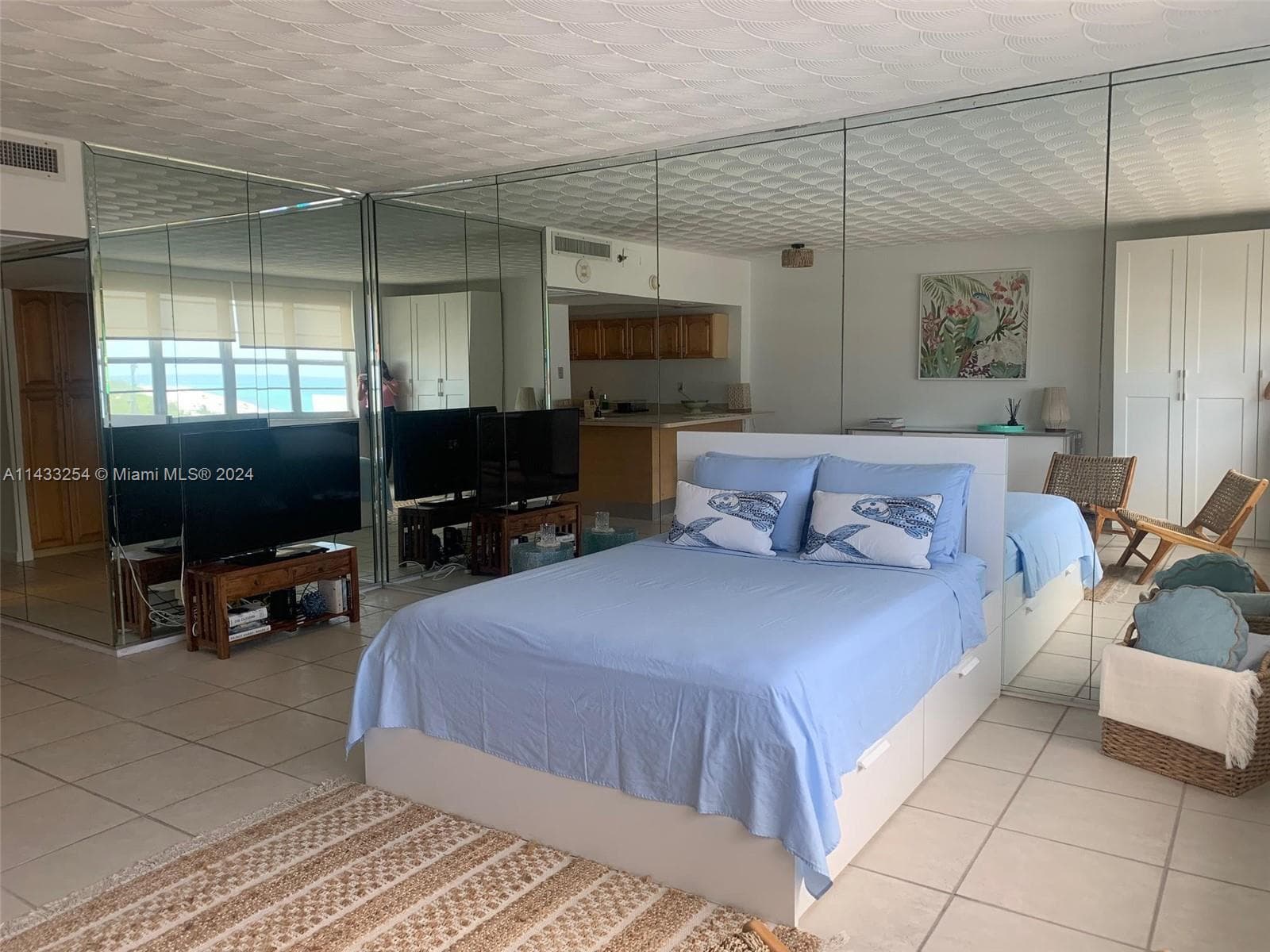 100 Lincoln Rd # 1039, Miami Beach FL 33139 — 11