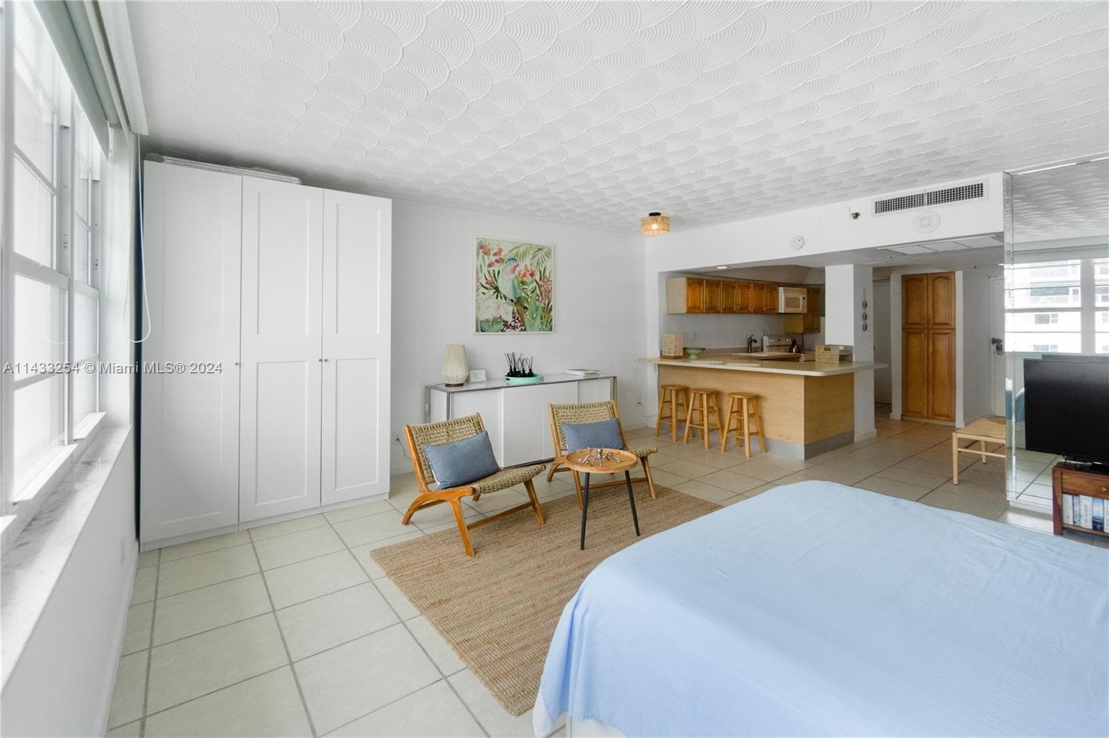 100 Lincoln Rd # 1039, Miami Beach FL 33139 — 4