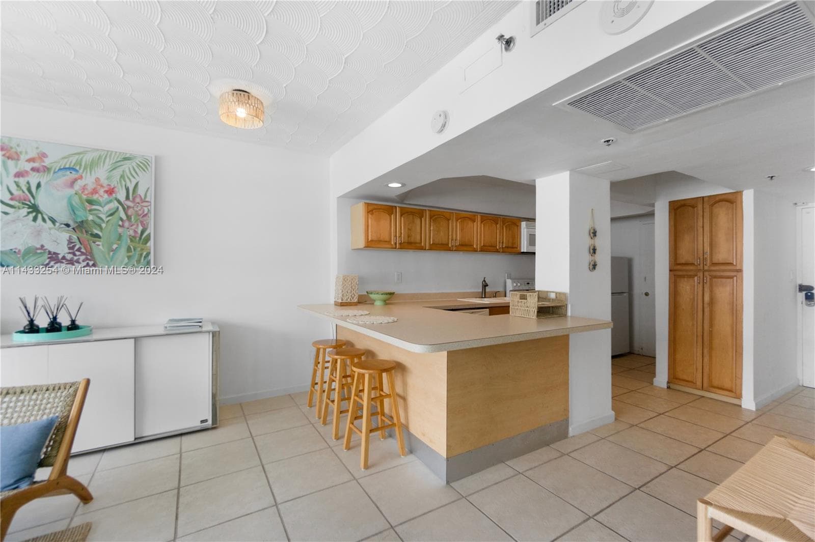 100 Lincoln Rd # 1039, Miami Beach FL 33139 — 8