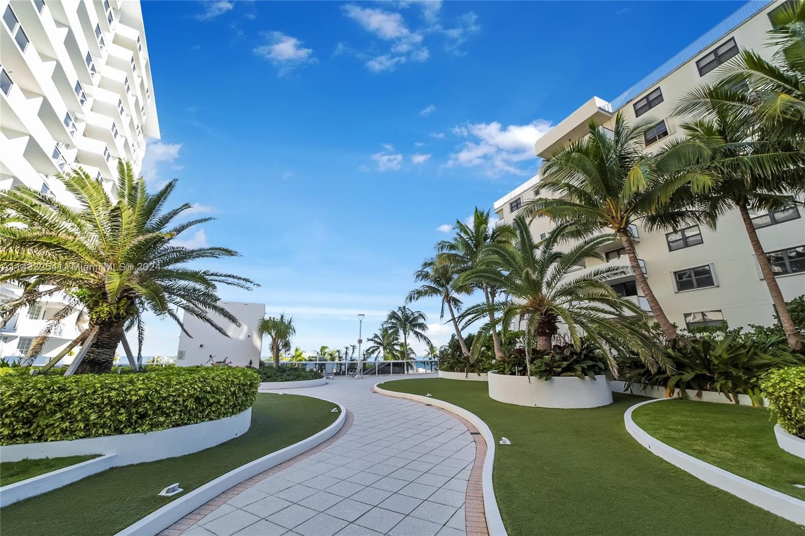 100 Lincoln Rd # 1039, Miami Beach FL 33139 — 25