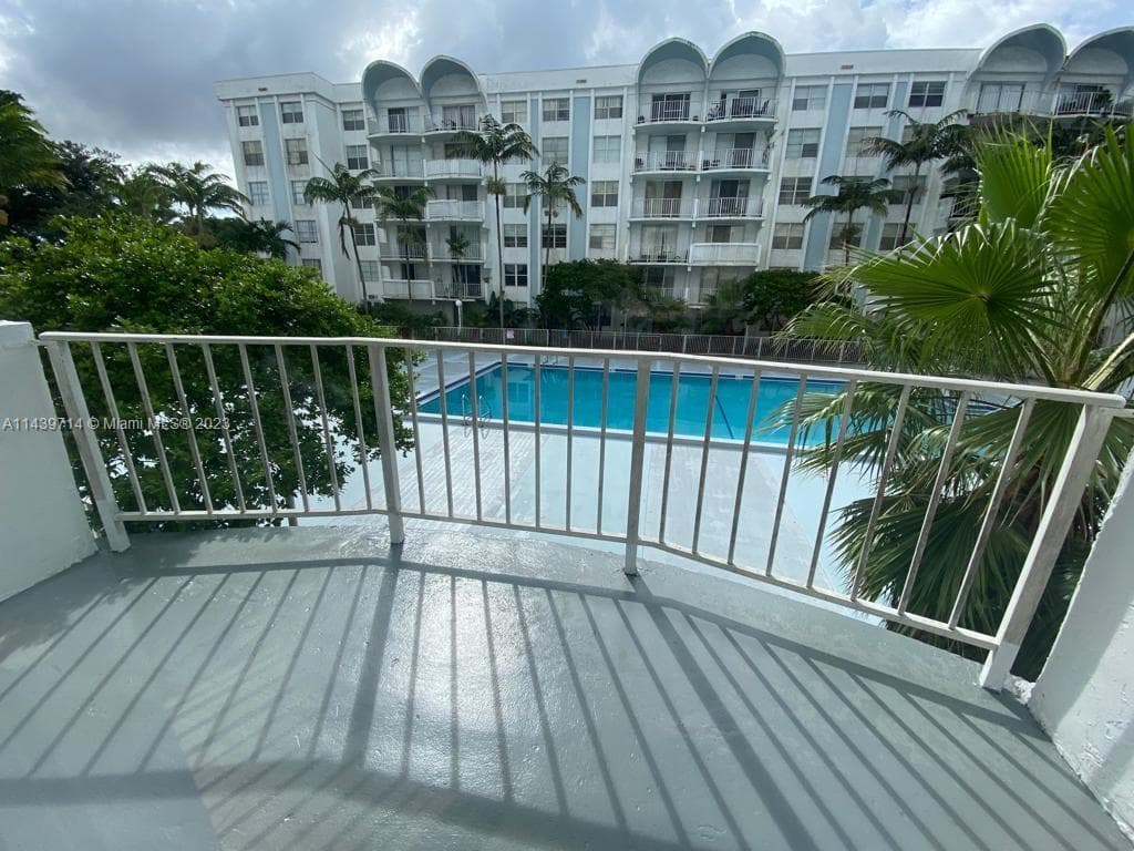 498 NW 165th St Rd # D401, Miami FL 33169 — 2