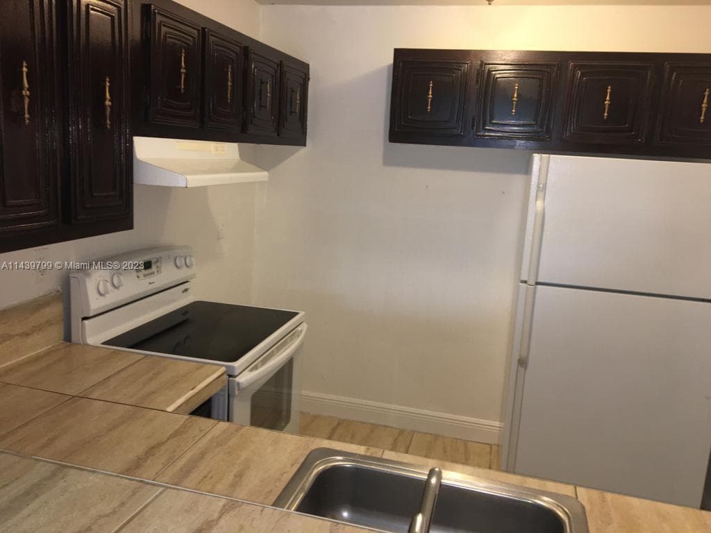 498 NW 165th St Rd # D205, Miami FL 33169 — 2