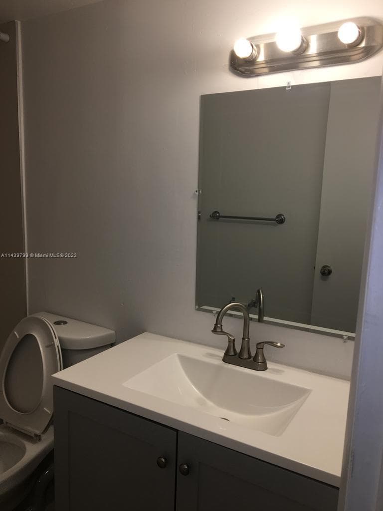 498 NW 165th St Rd # D205, Miami FL 33169 — 6