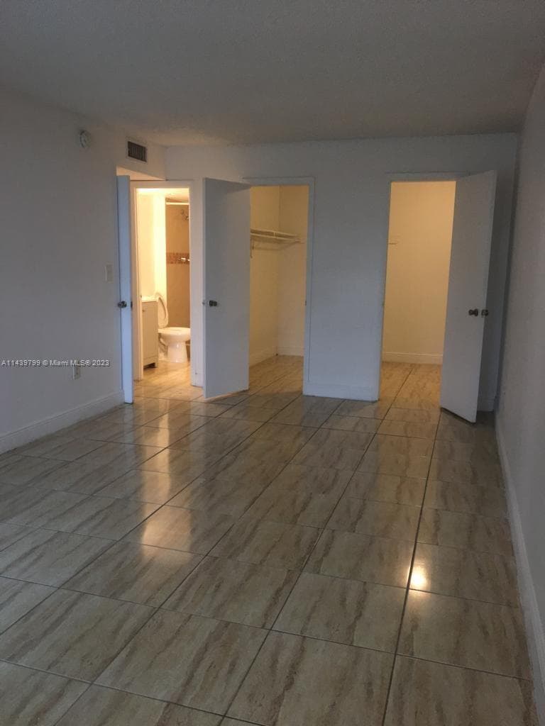 498 NW 165th St Rd # D205, Miami FL 33169 — 17