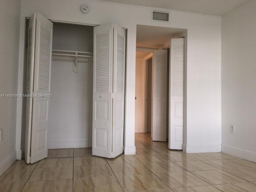 498 NW 165th St Rd # D205, Miami FL 33169 — 10