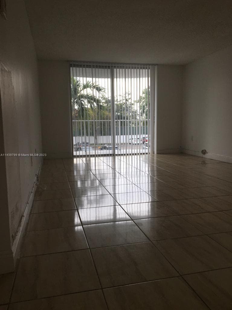 498 NW 165th St Rd # D205, Miami FL 33169 — 18