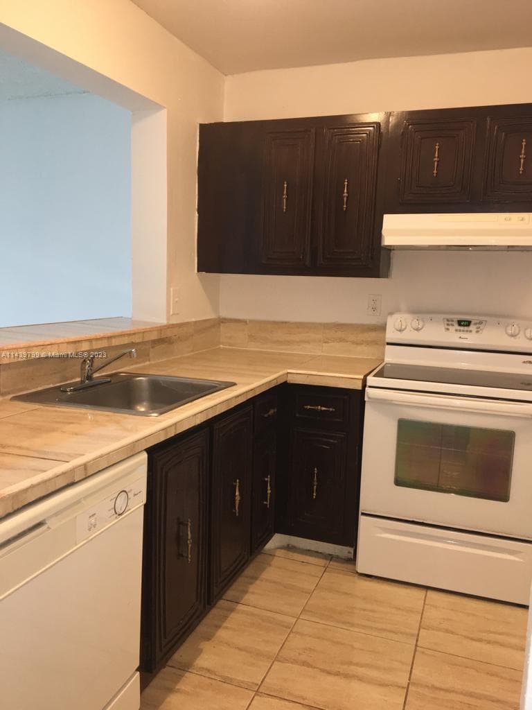 498 NW 165th St Rd # D205, Miami FL 33169 — 4