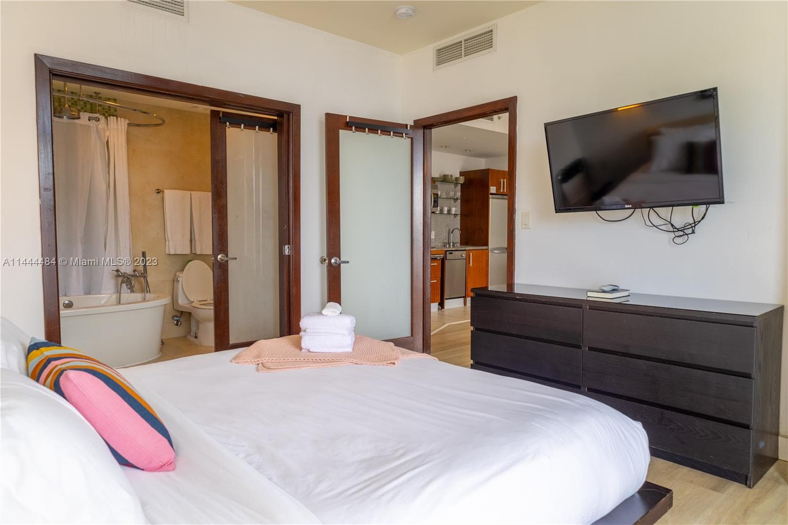1052 Ocean Dr # C503, Miami Beach FL 33139 — 9