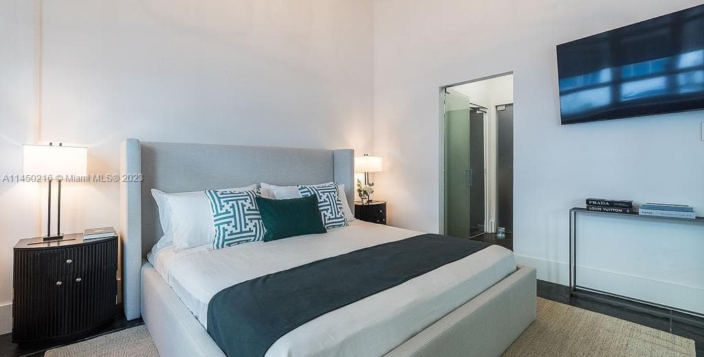 2001 Biscayne Blvd # 2104, Miami FL 33137 — 10