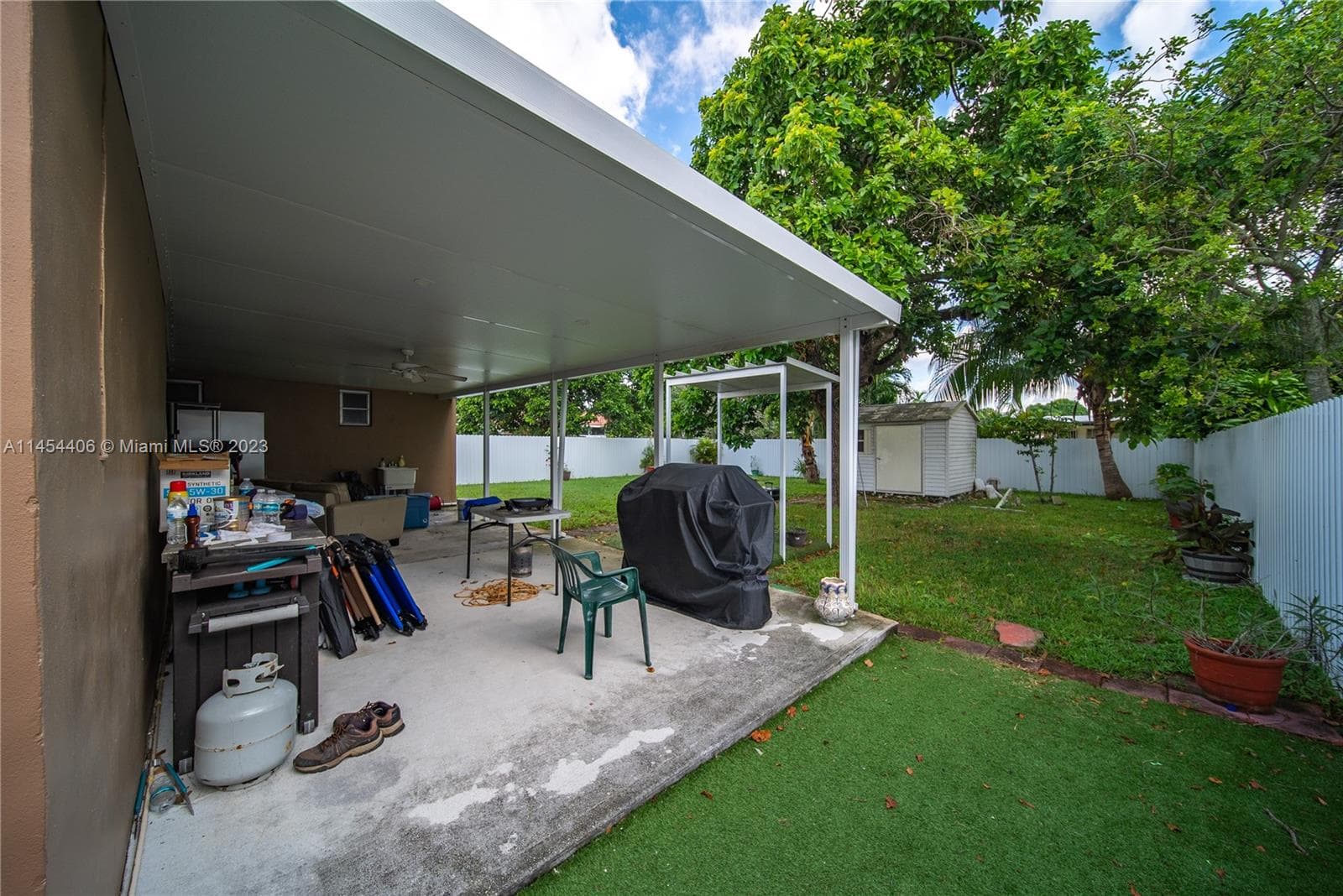 925 E 29th St, Hialeah FL 33013 — 23
