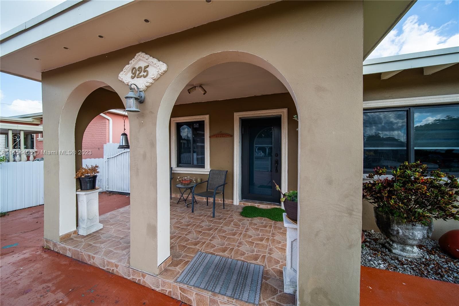 925 E 29th St, Hialeah FL 33013 — 6