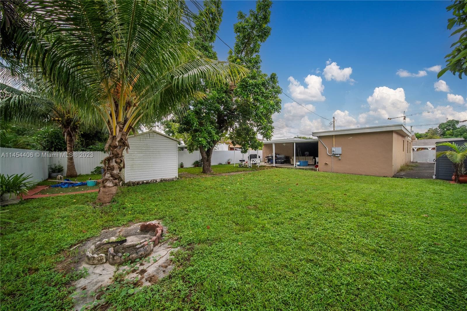 925 E 29th St, Hialeah FL 33013 — 33