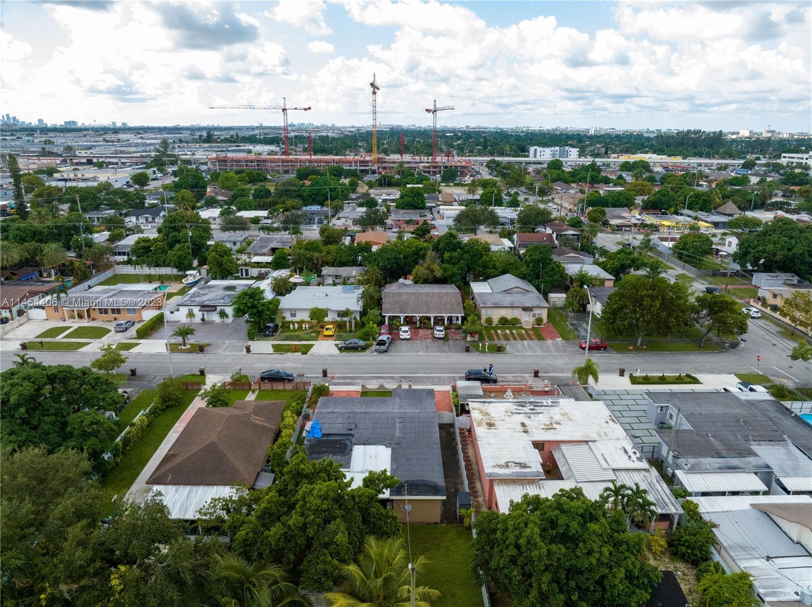 925 E 29th St, Hialeah FL 33013 — 40