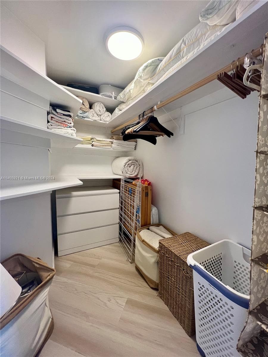 16699 Collins Ave # 2501, Sunny Isles Beach FL 33160 — 32