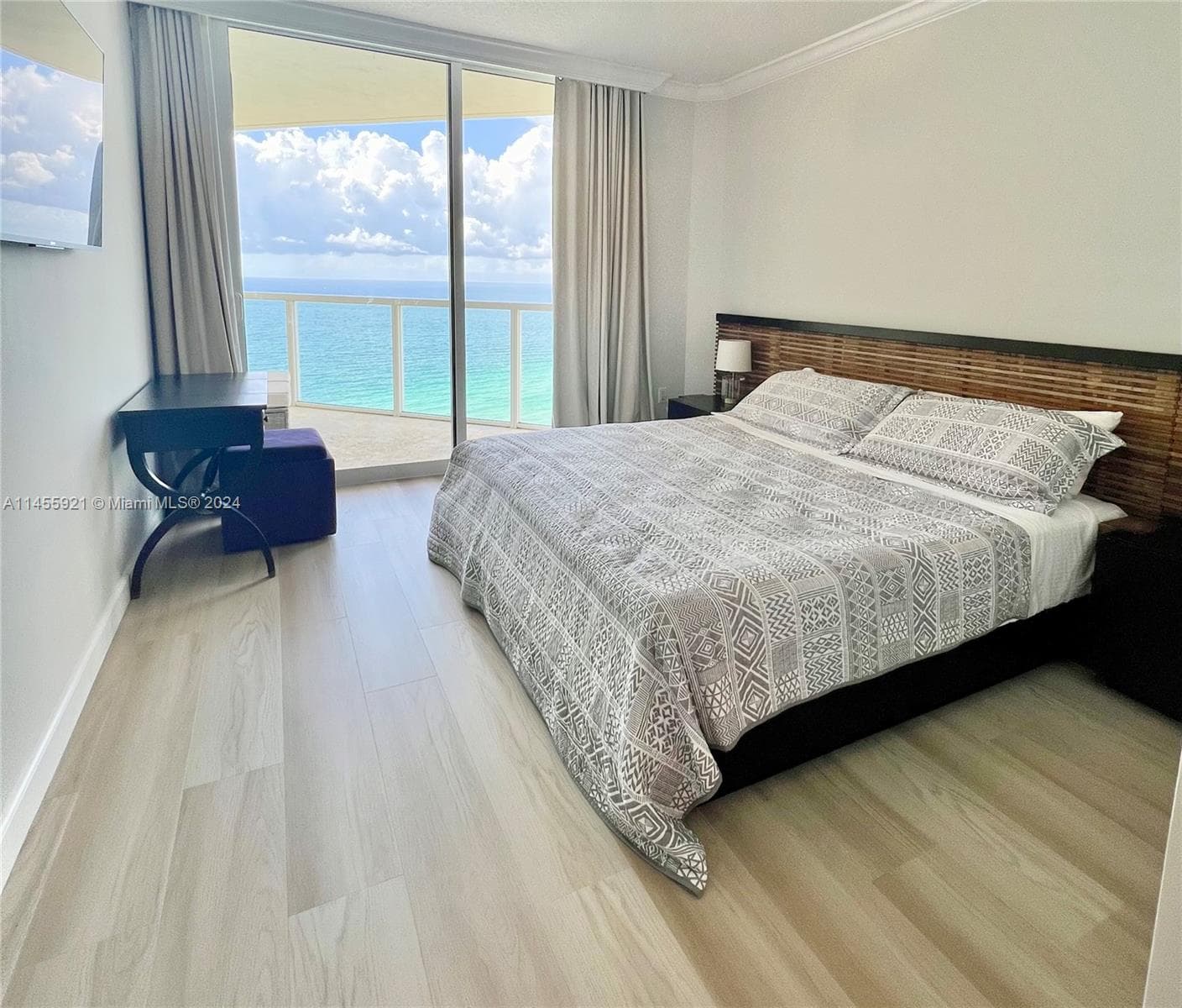 16699 Collins Ave # 2501, Sunny Isles Beach FL 33160 — 24