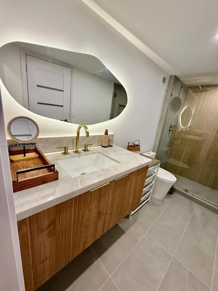 2301 Collins Ave # 1121, Miami Beach FL 33139 — 2
