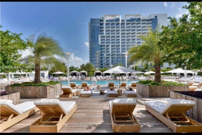 2301 Collins Ave # 1121, Miami Beach FL 33139 — 1