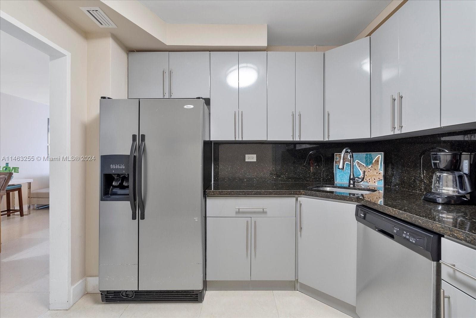 5601 Collins Ave # 1514, Miami Beach FL 33140 — 23