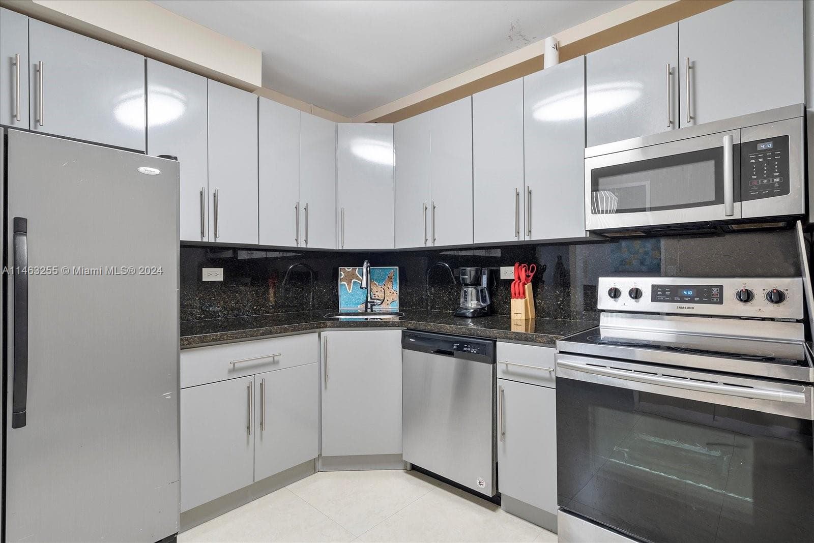 5601 Collins Ave # 1514, Miami Beach FL 33140 — 22