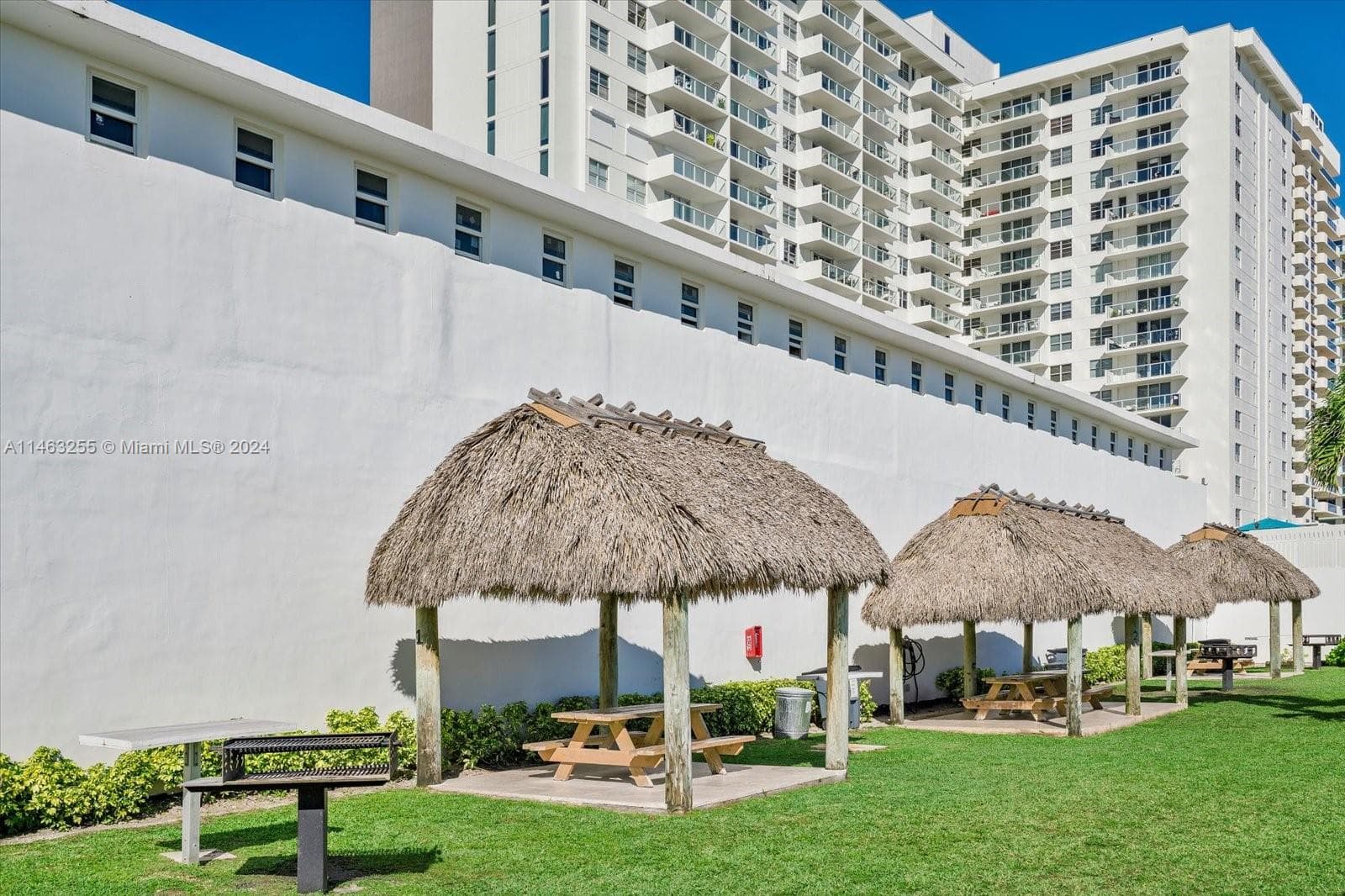 5601 Collins Ave # 1514, Miami Beach FL 33140 — 3