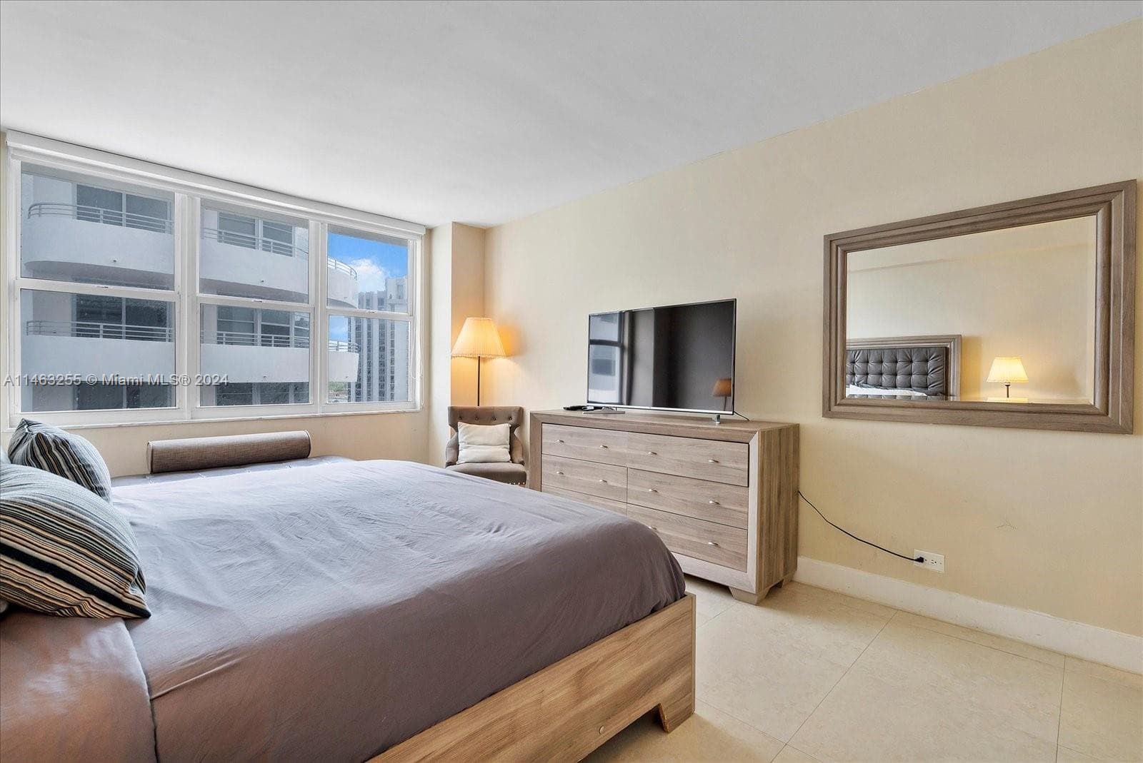 5601 Collins Ave # 1514, Miami Beach FL 33140 — 32