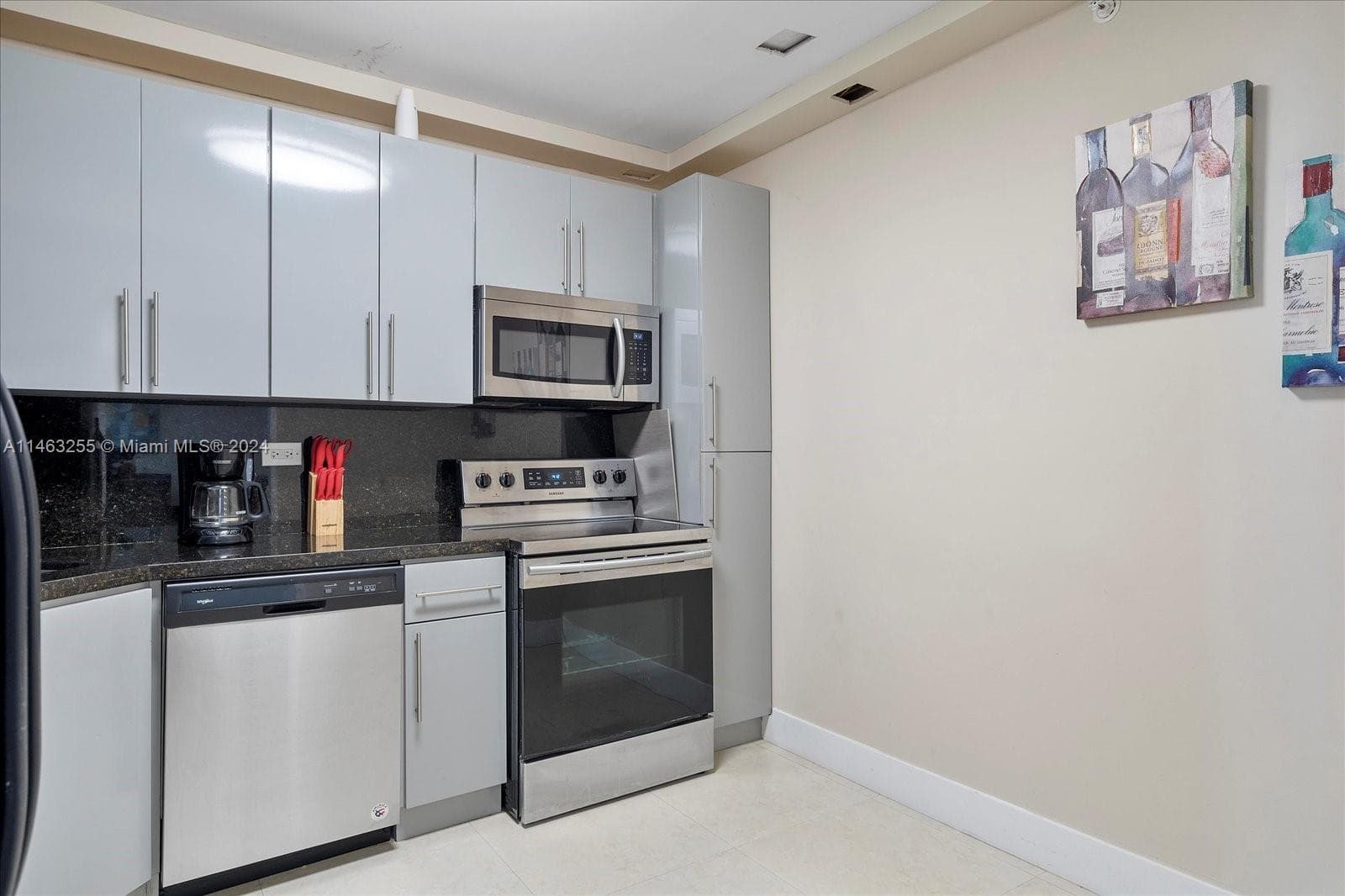 5601 Collins Ave # 1514, Miami Beach FL 33140 — 25
