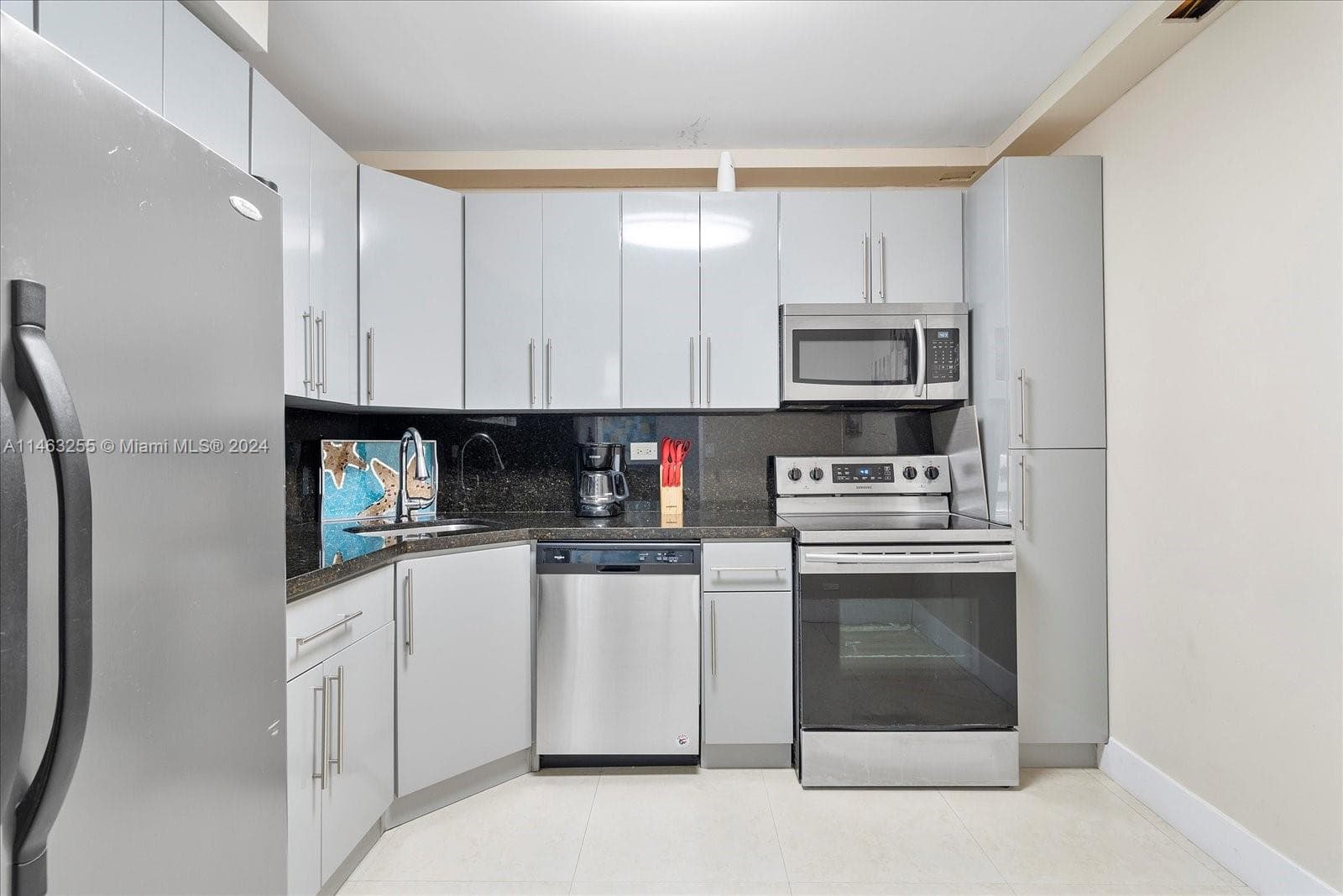 5601 Collins Ave # 1514, Miami Beach FL 33140 — 21