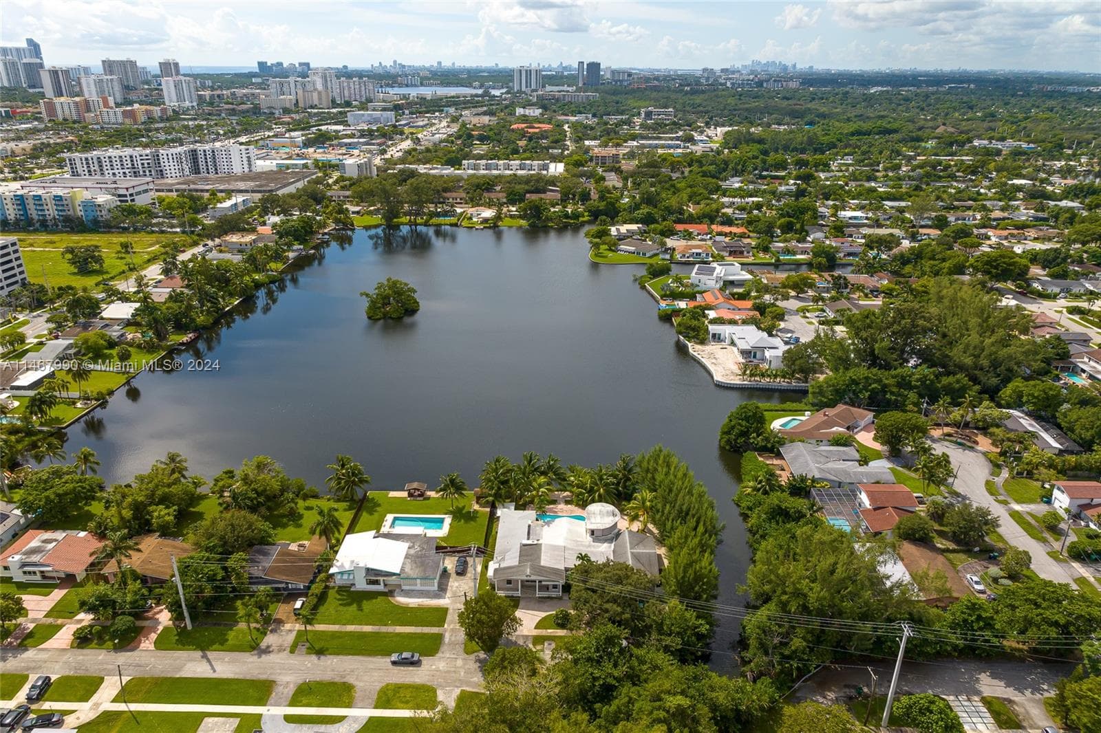 2500 NE 199th St, Miami FL 33180 — 72