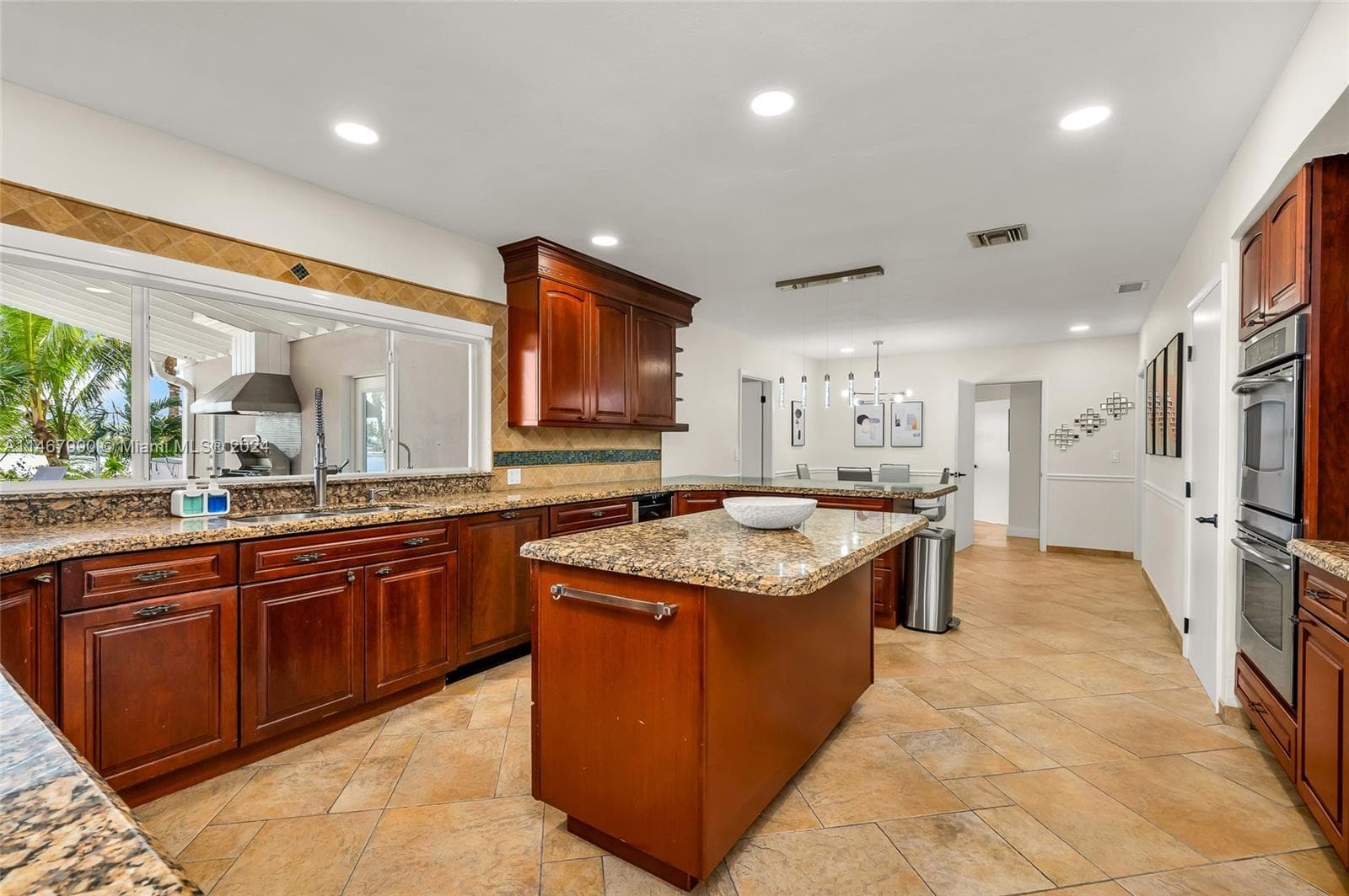 2500 NE 199th St, Miami FL 33180 — 13