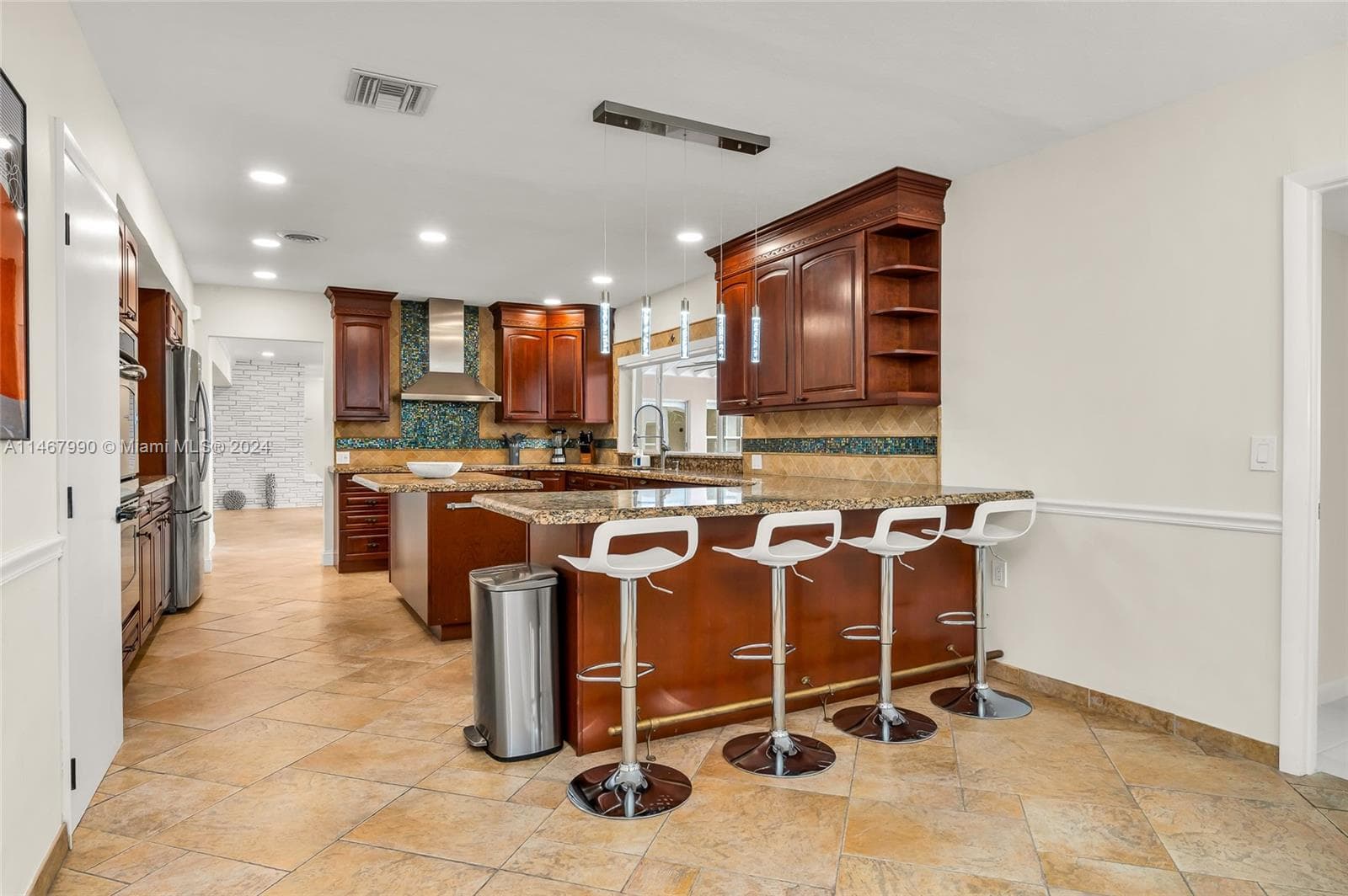 2500 NE 199th St, Miami FL 33180 — 16