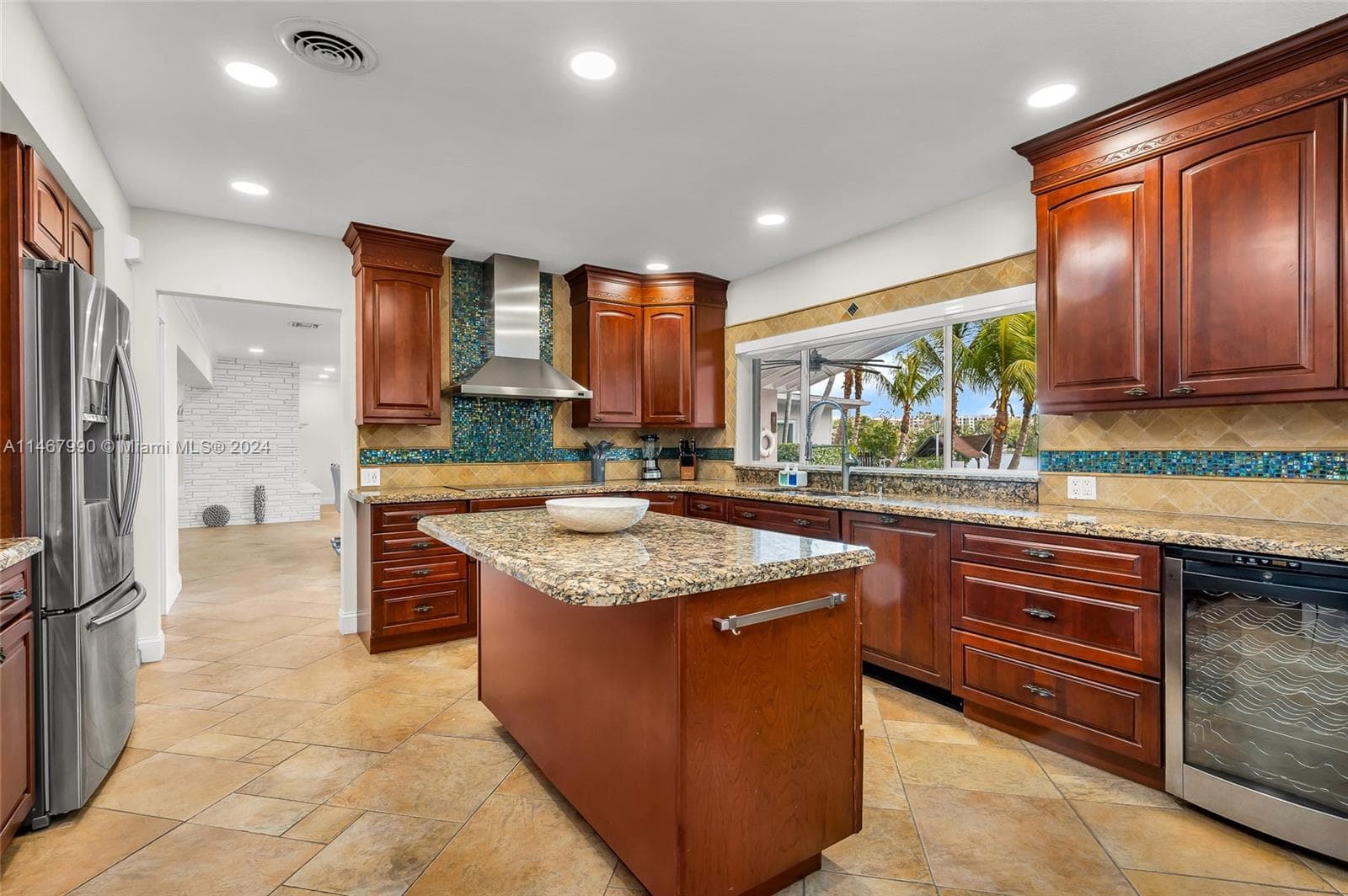 2500 NE 199th St, Miami FL 33180 — 12