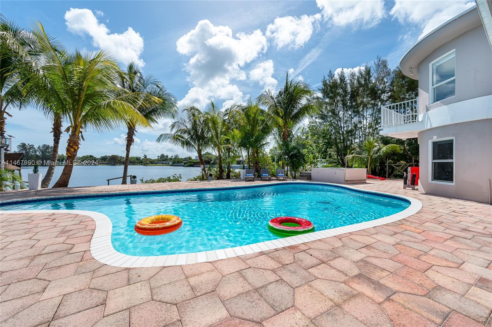 2500 NE 199th St, Miami FL 33180 — 57