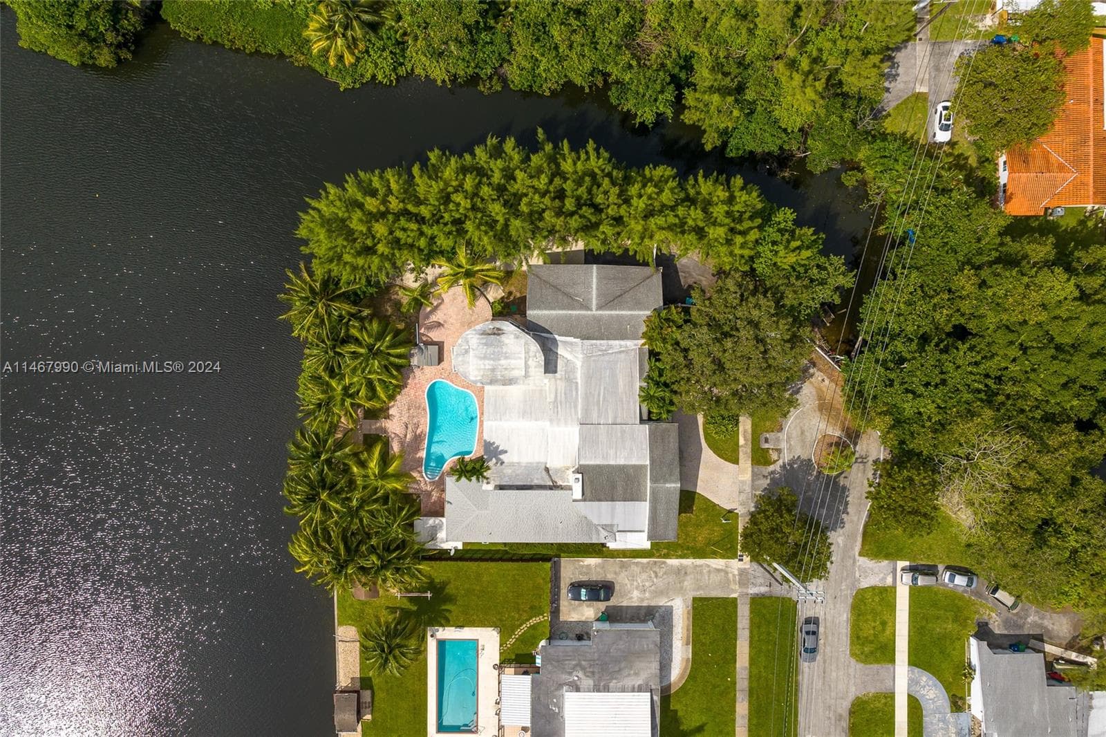 2500 NE 199th St, Miami FL 33180 — 67