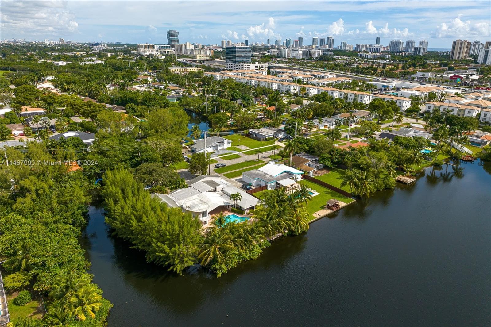 2500 NE 199th St, Miami FL 33180 — 71