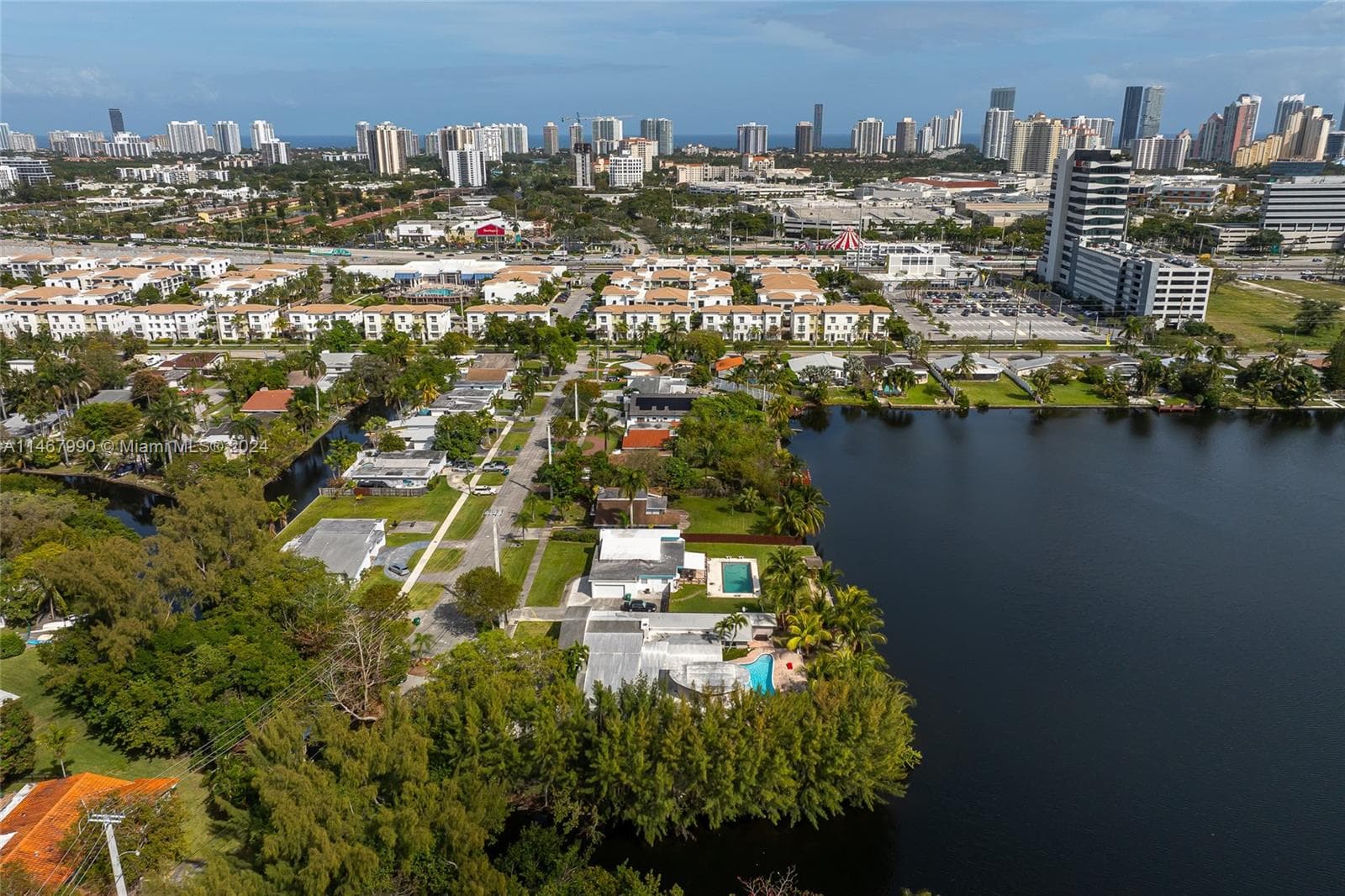 2500 NE 199th St, Miami FL 33180 — 69